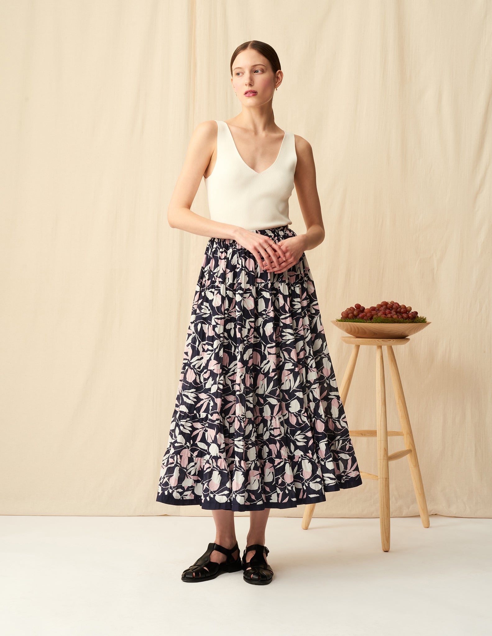 【予約】<br>草原の虹のスカート <br>Floating Leaves/Navy