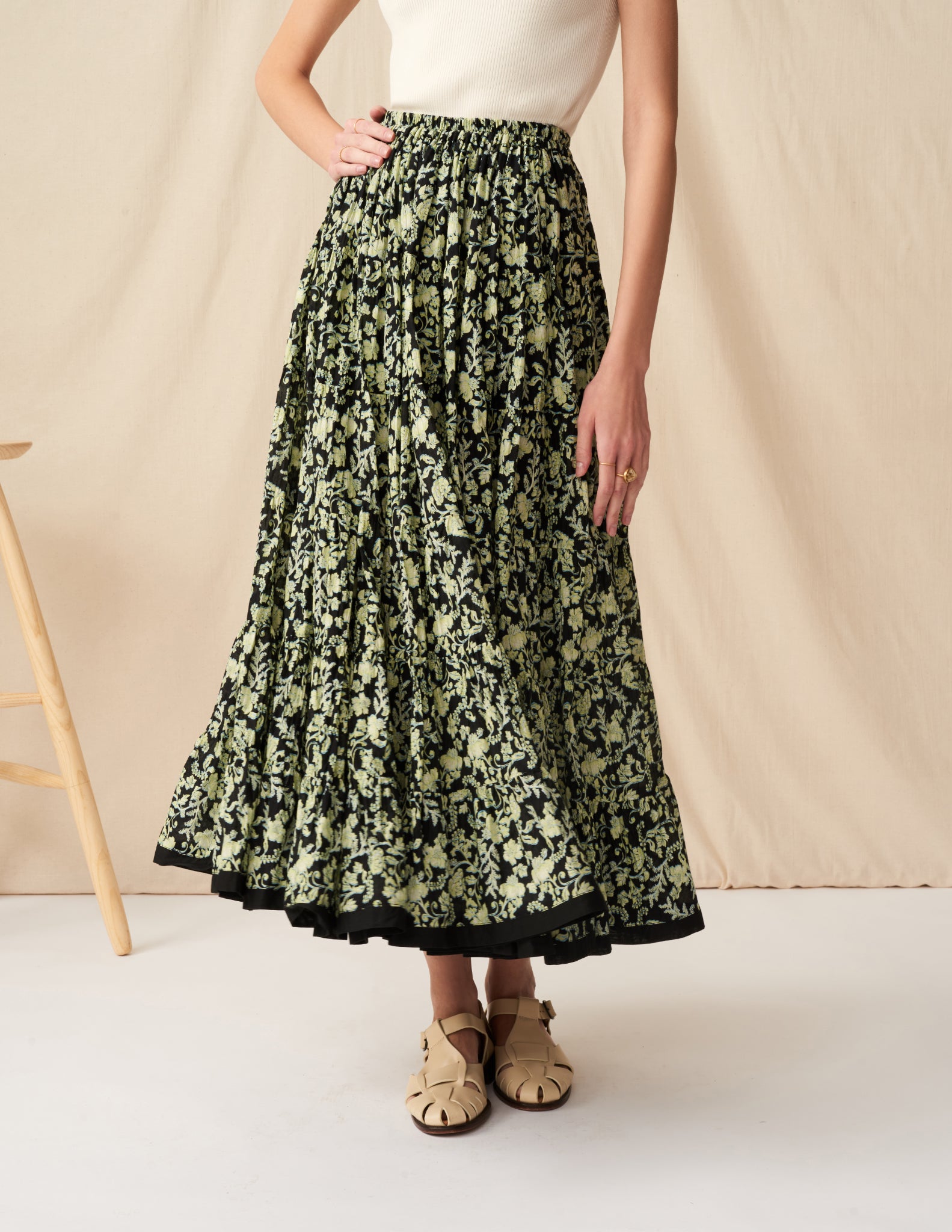 【予約】<br>草原の虹のスカート <br>Paisely Bloom/Black