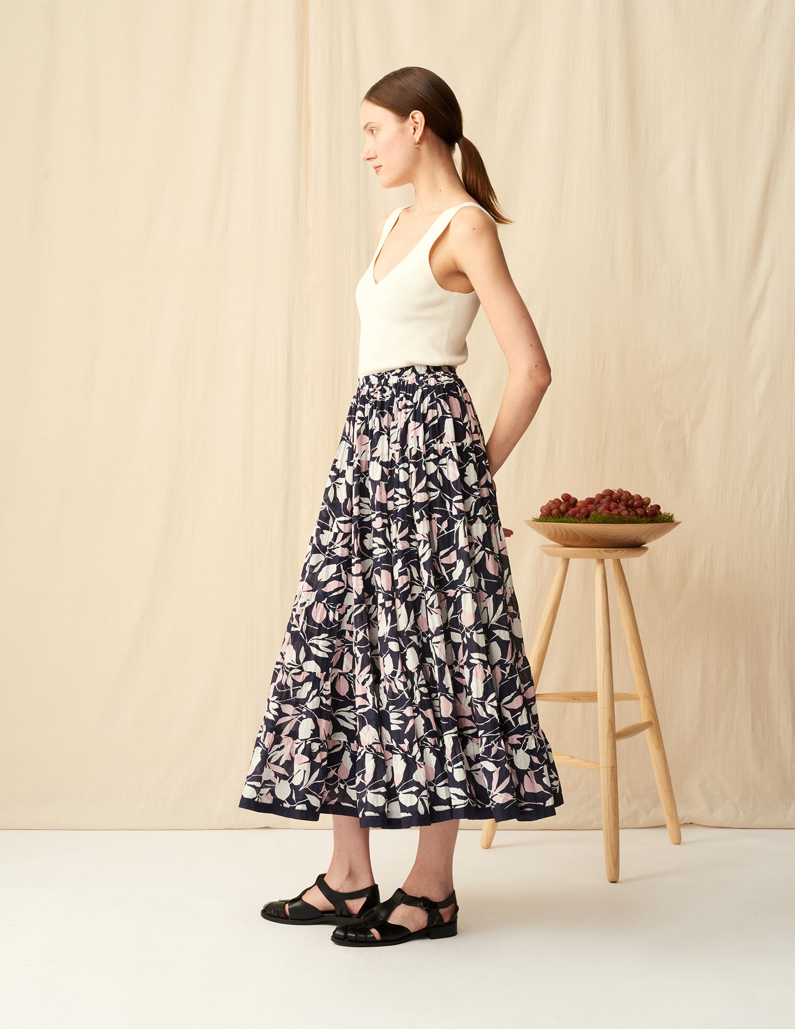 【予約】<br>草原の虹のスカート <br>Floating Leaves/Navy