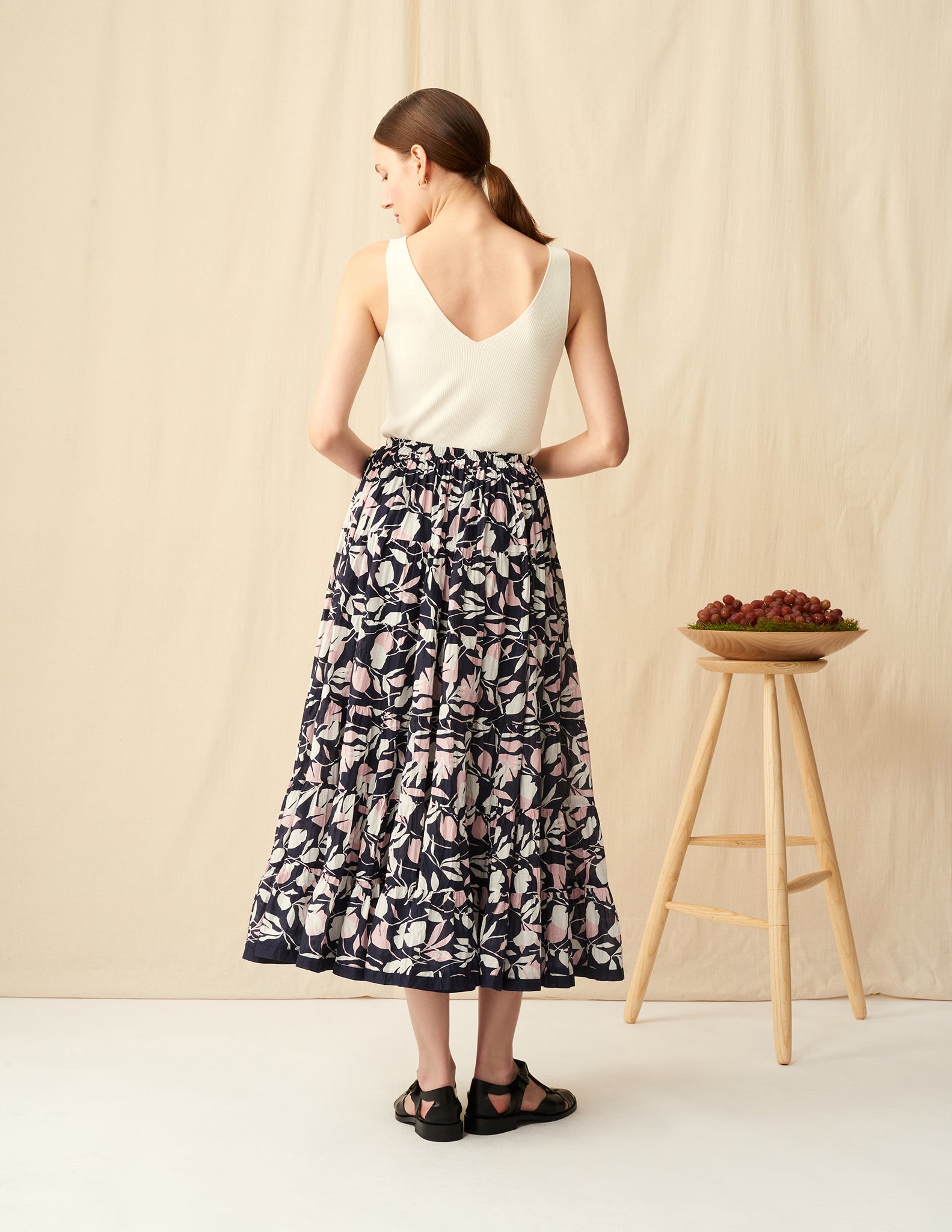 【予約】<br>草原の虹のスカート <br>Floating Leaves/Navy