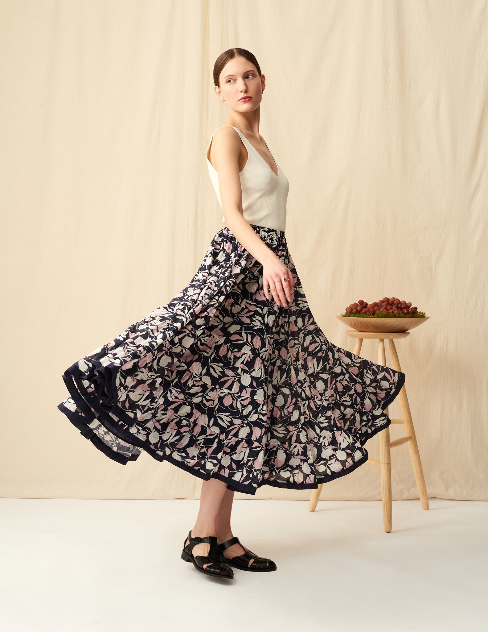 【予約】<br>草原の虹のスカート <br>Floating Leaves/Navy