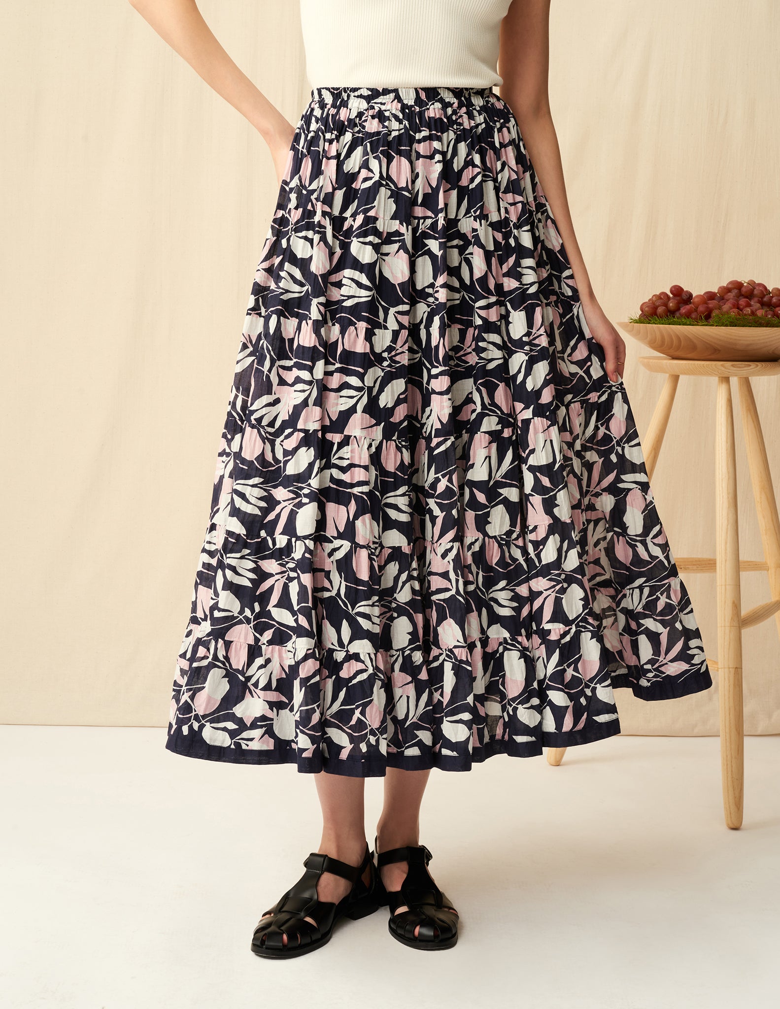 【予約】<br>草原の虹のスカート <br>Floating Leaves/Navy
