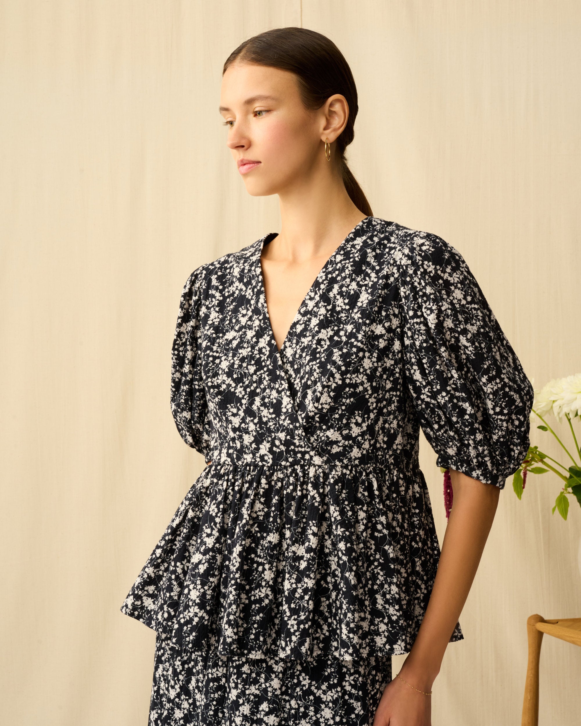 【予約】マドモアゼルのブラウス Seersucker Shadow Play/Black