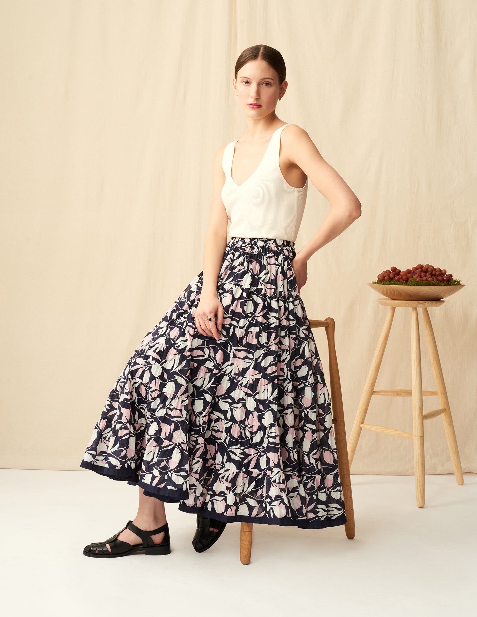 【予約】<br>草原の虹のスカート <br>Floating Leaves/Navy