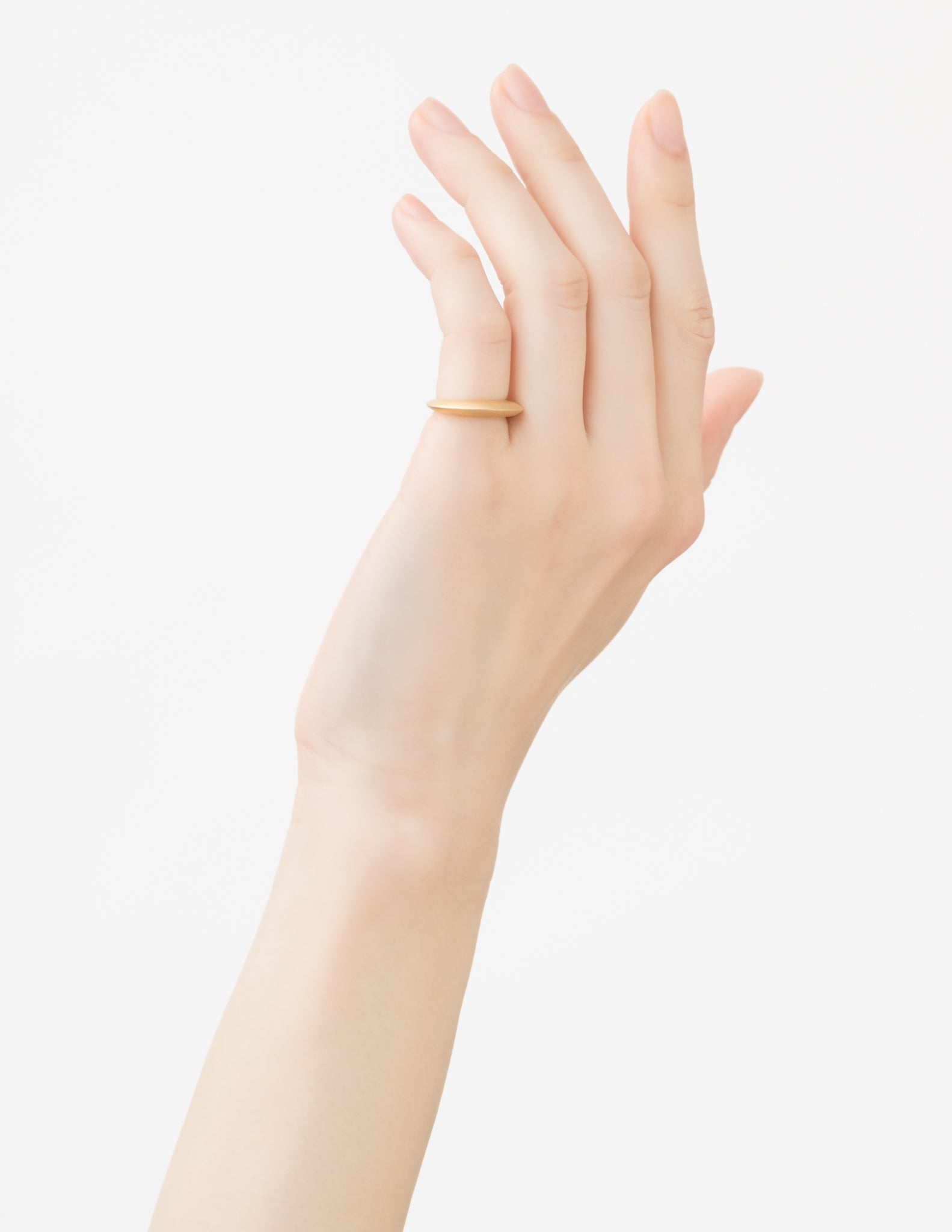 マリハ 新月 イヤーカフ (ゴールドカラー) SV925