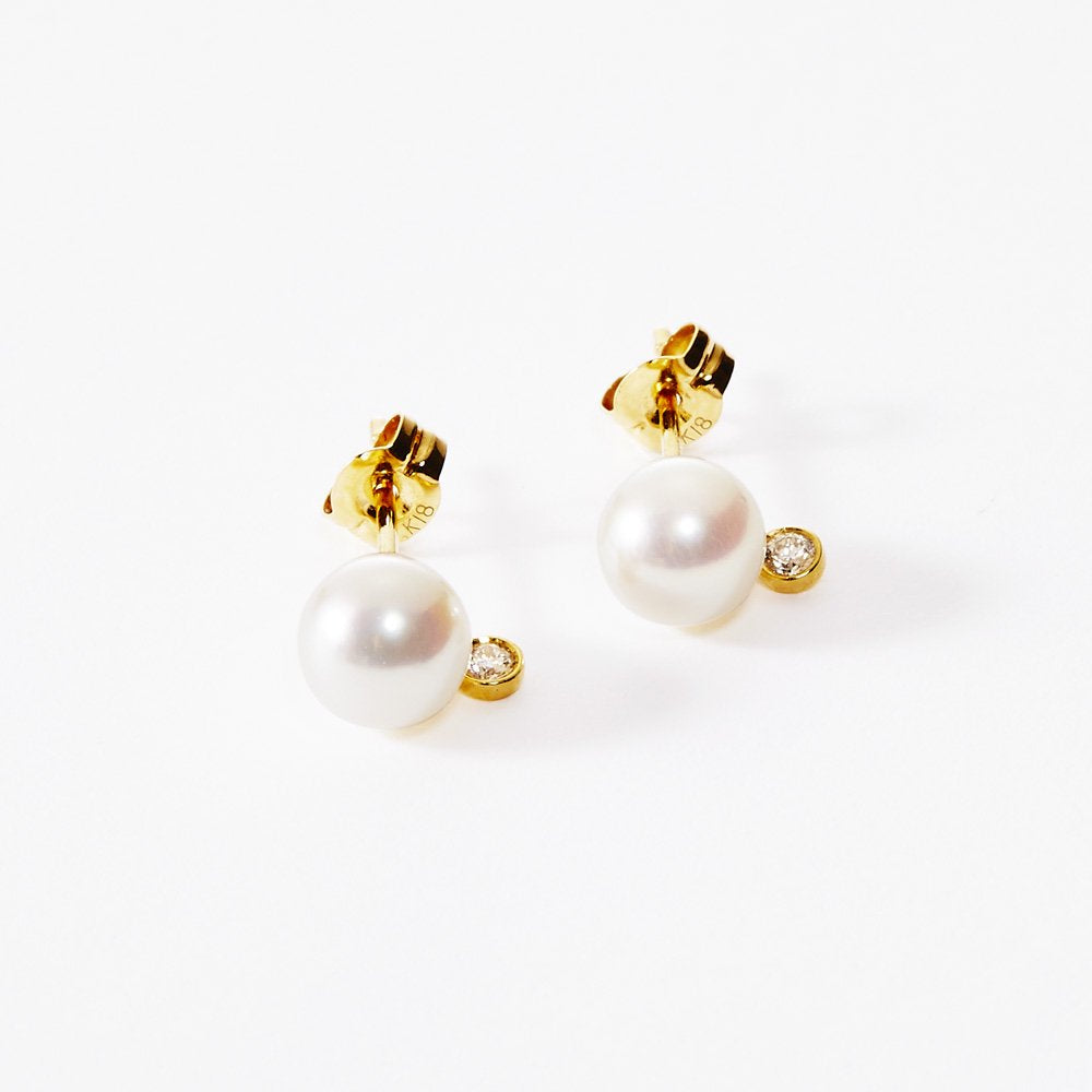 【オンライン限定】月の雫 パール×ダイヤモンド スタッドピアス【K18YG】