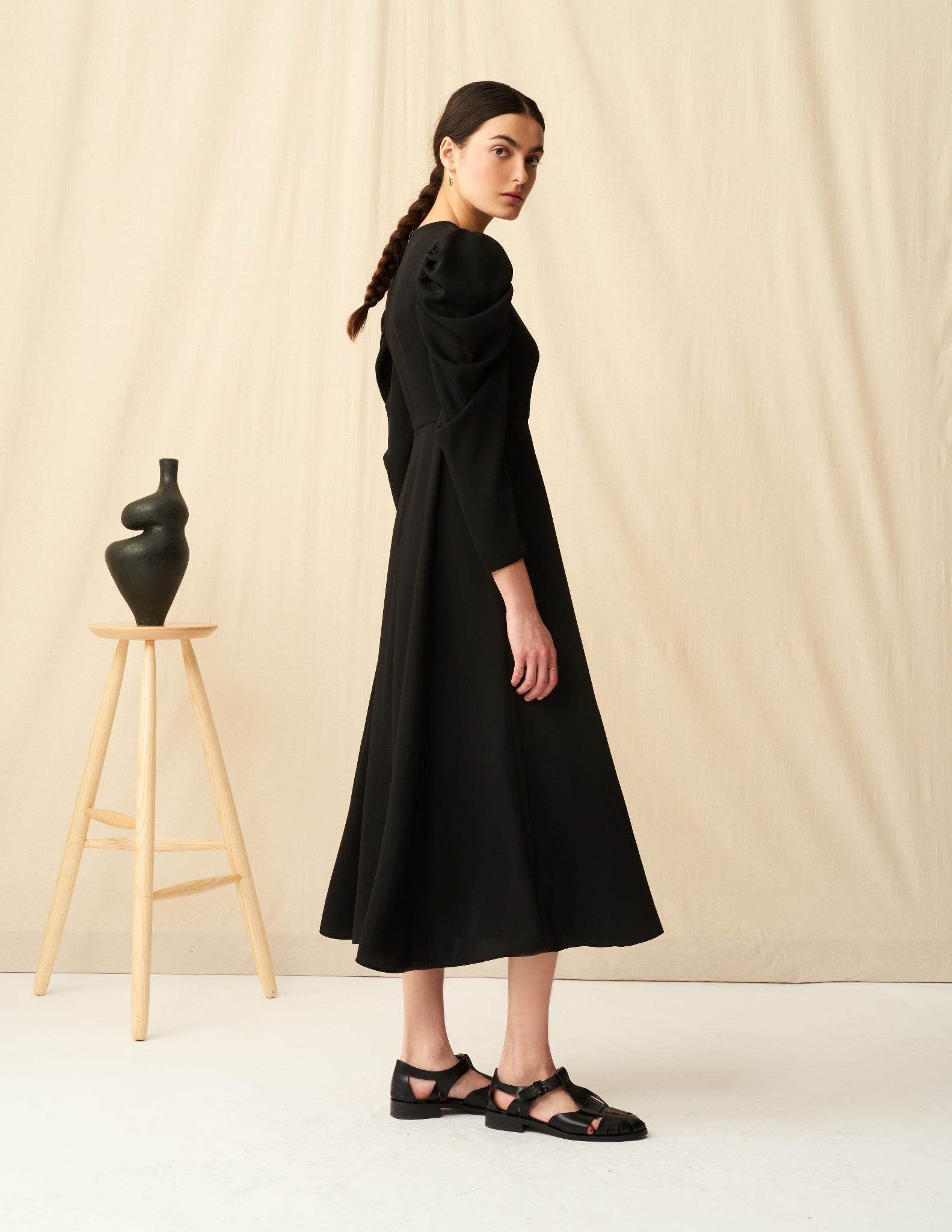 セレナーデのミディドレス Black