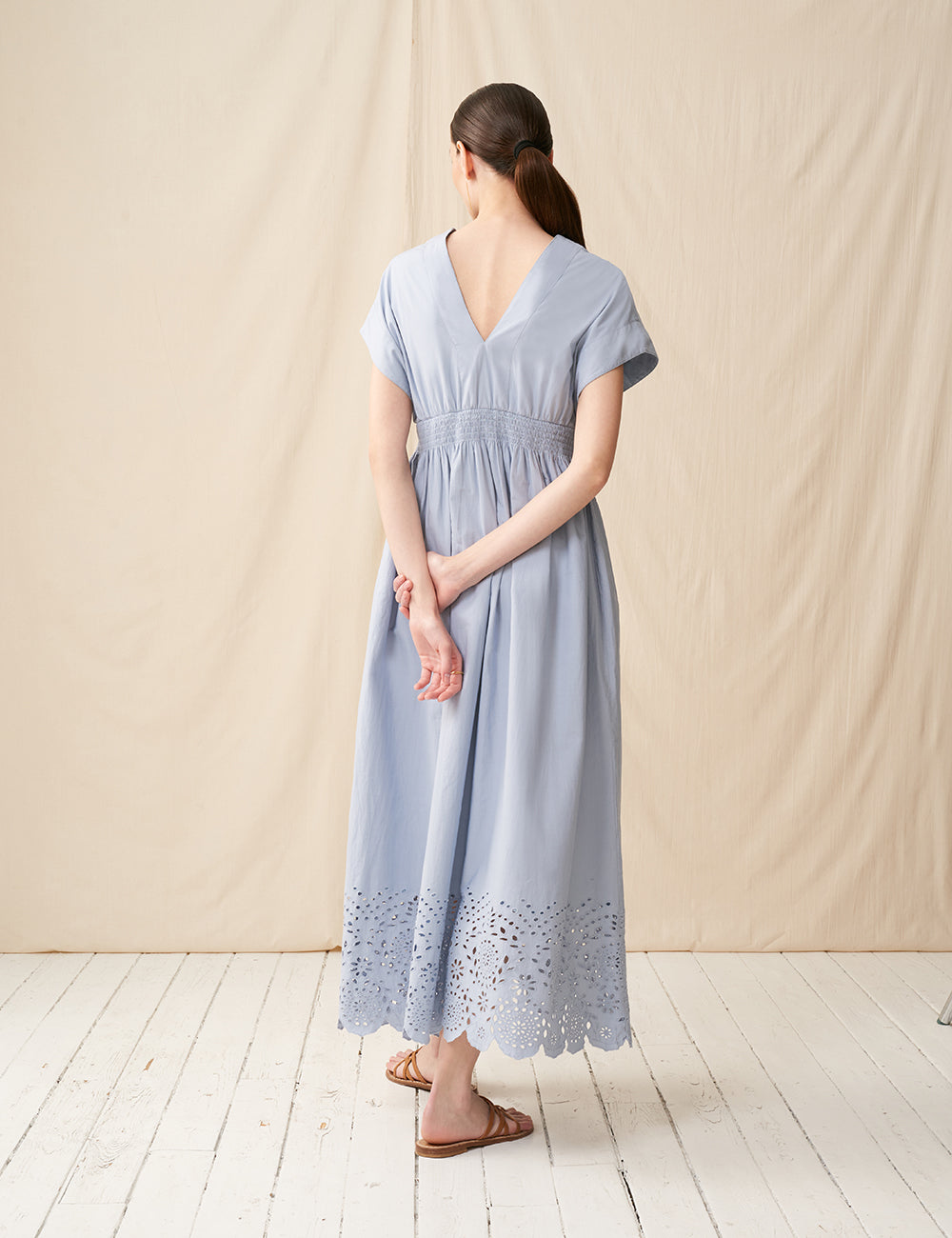 夏の光のドレス Scalloped Lace Garden/Blue Grey