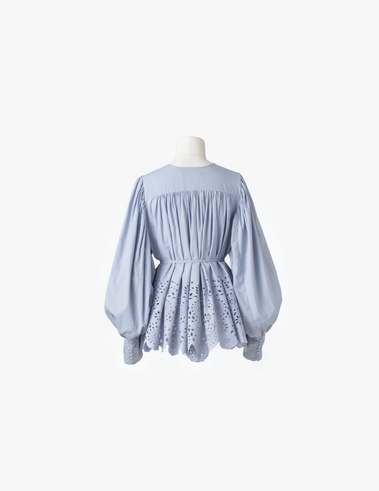 春の訪れのブラウス <br>Scalloped Lace Garden/Blue Grey