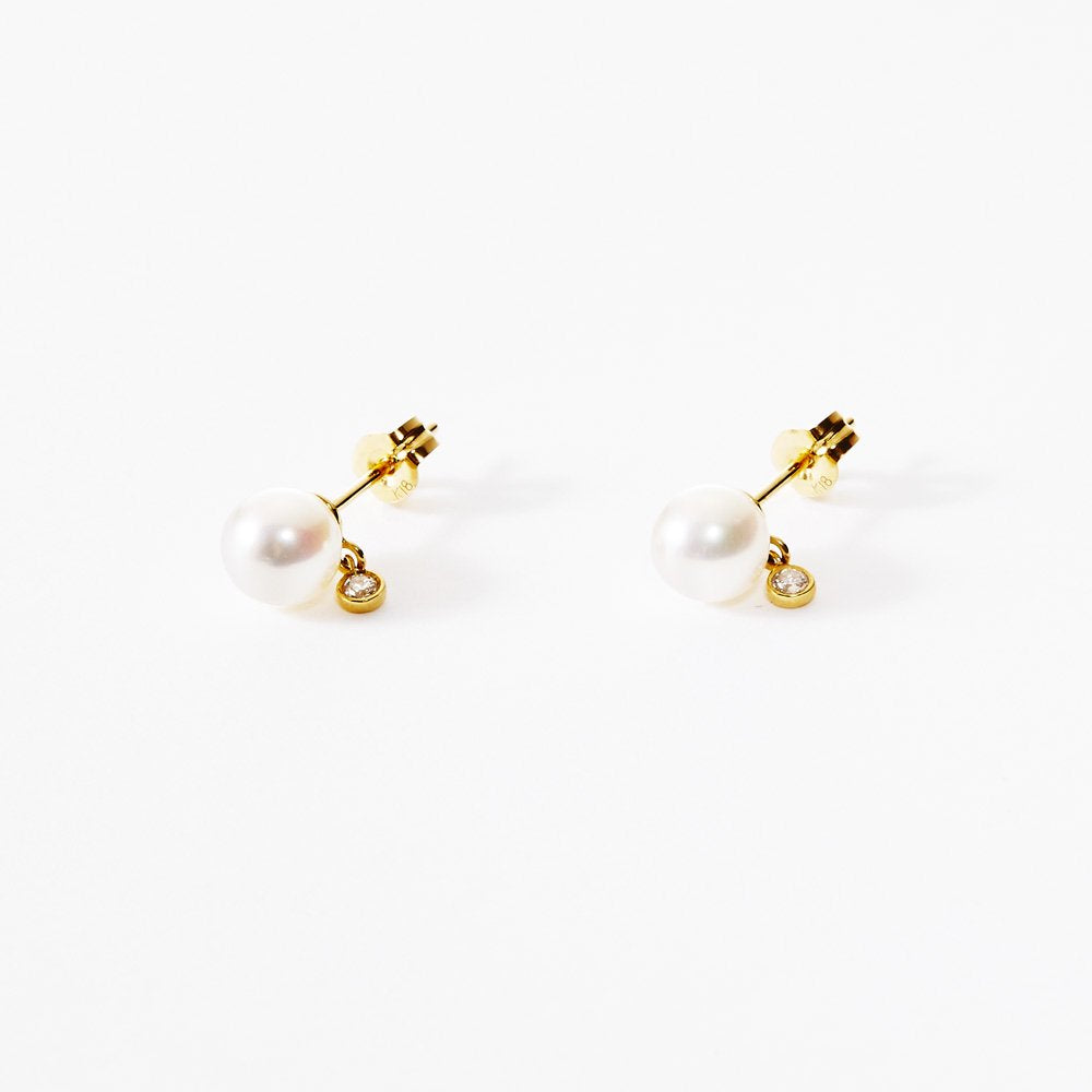 【オンライン限定】月の雫 パール×ダイヤモンド スタッドピアス【K18YG】